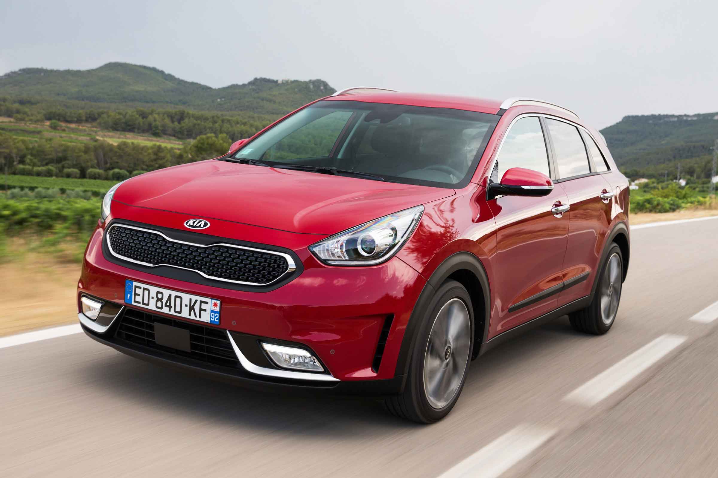 New Kia Niro Hybrid Crossover Pictures Carbuyer