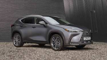 Lexus NX 2024 front quarter static