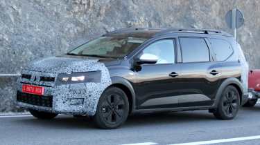 2026 Dacia Jogger spy shot front quarter