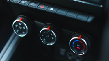 2019 Renault Clio - heating and ventilation controls
