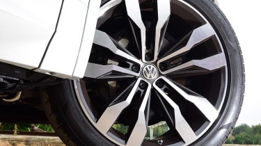 Volkswagen Touareg SUV alloy wheels
