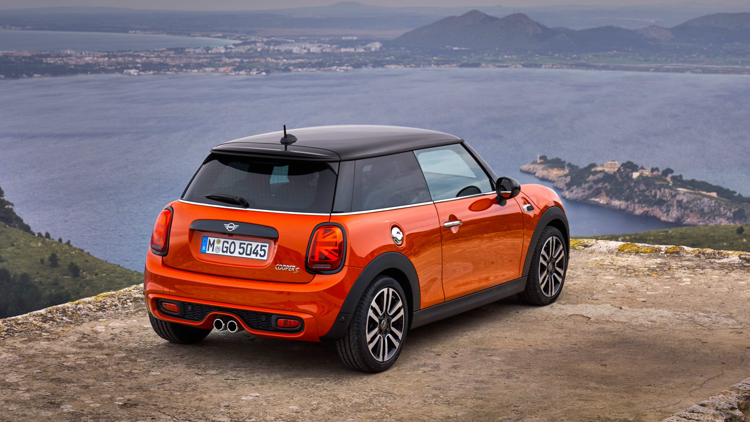 MINI hatchback 2018 pictures Carbuyer