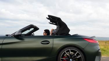 BMW Z4 UK roof folding