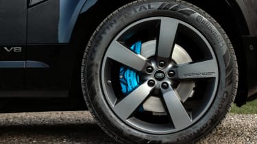 Land Rover Defender V8 wheel