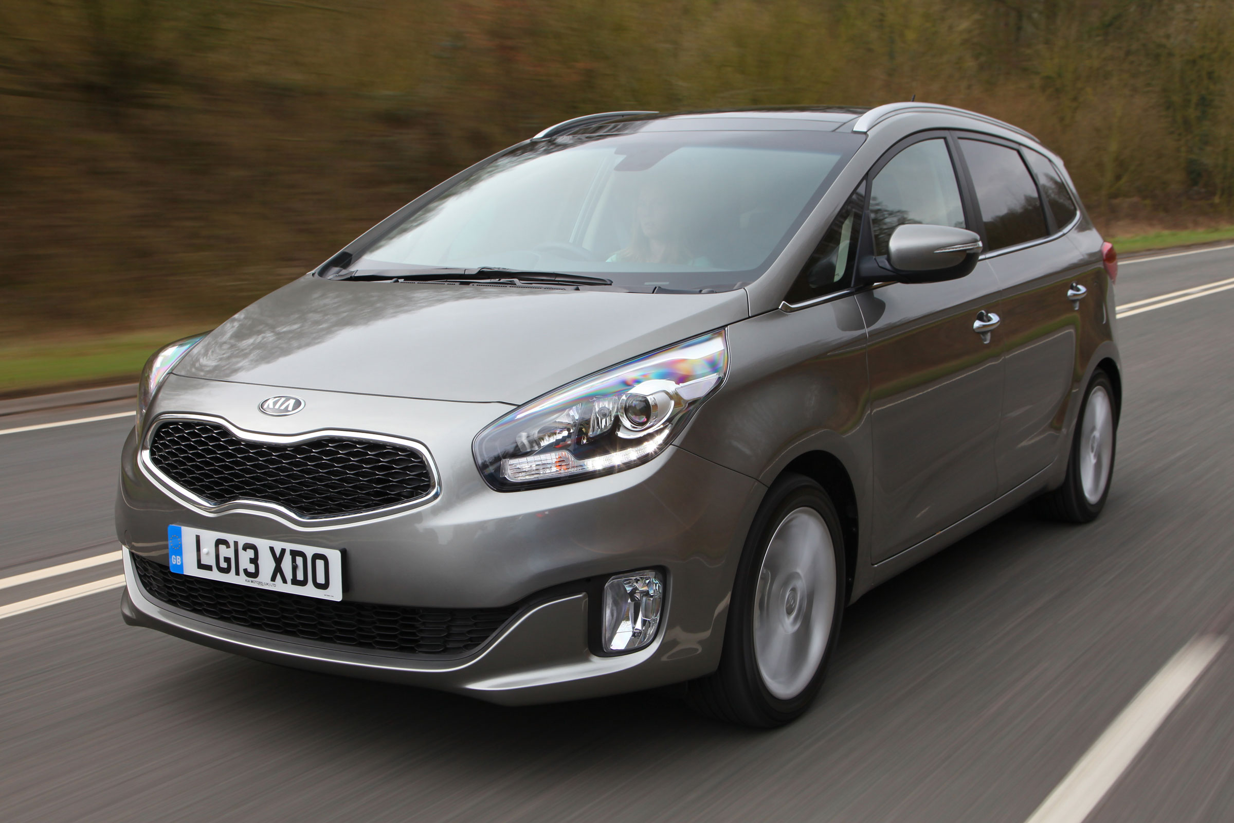 Kia Carens MPV pictures Carbuyer