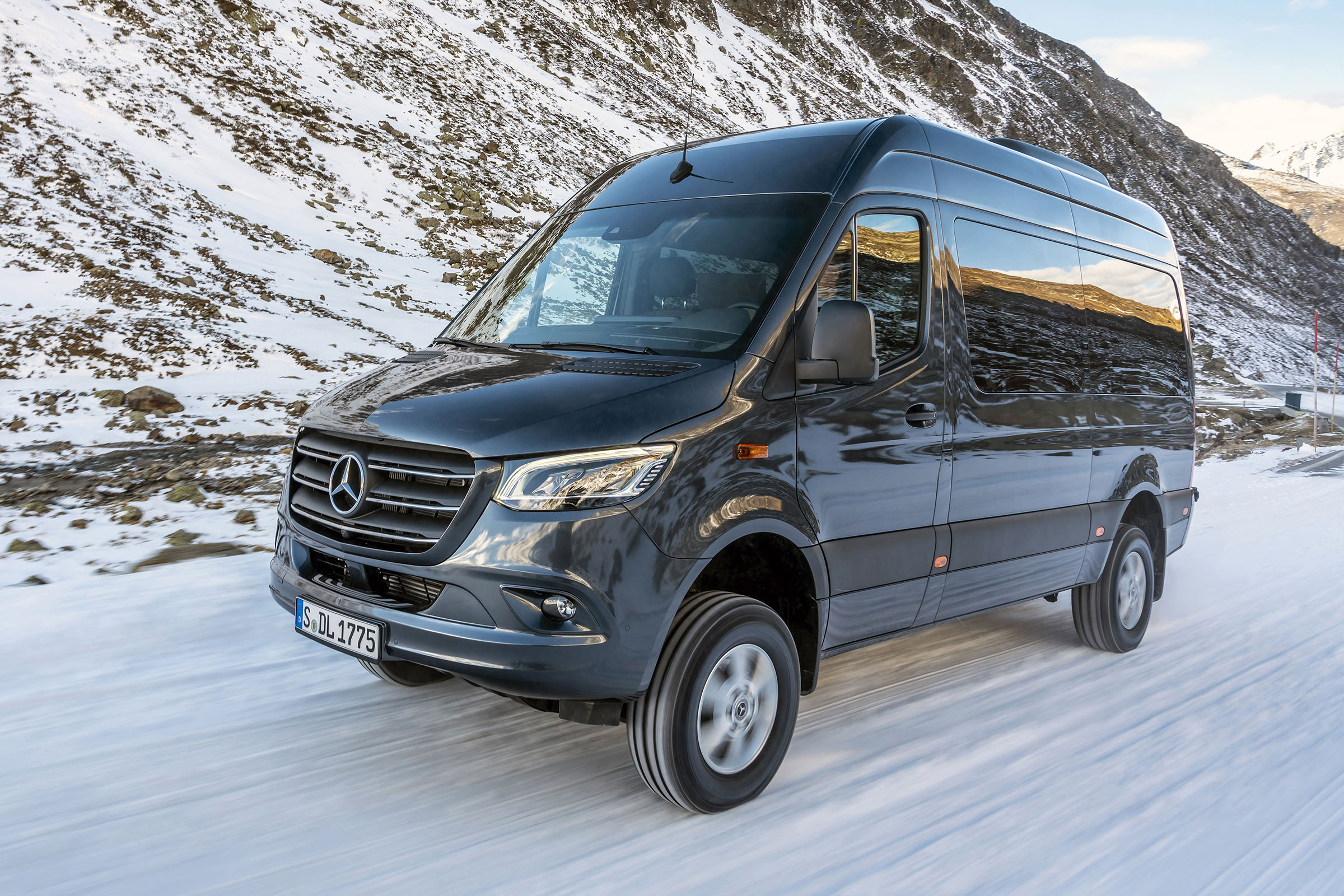 Мерседес спринтер 4. Mercedes-Benz Sprinter 4x4. Mercedes Sprinter 4x4. Мерседес Бенц Спринтер Ван 4x4 конверсион. Мерседес Бенц Спринтер 2021.