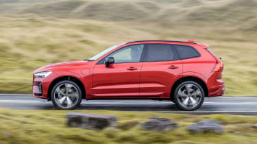 Volvo XC60 Recharge hybrid side panning