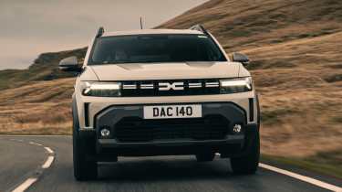 Dacia Duster UK front tracking