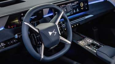 DS No8 steering wheel