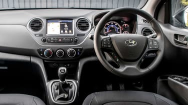 Hyundai i10 | Interior y maletero | carwow