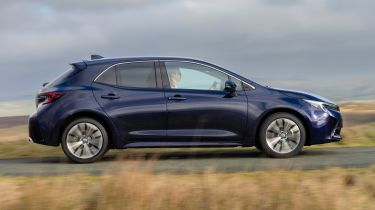 Toyota Corolla hatchback side panning