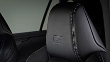 Toyota RAV4 GR Sport - headrests
