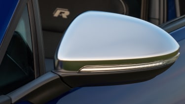 LED indicator repeater lamps are integrated with the rear view mirrors