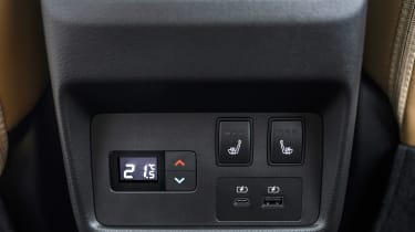 Nissan X-Trail SUV controls