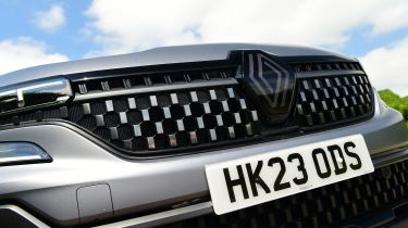 Renault Austral UK grille