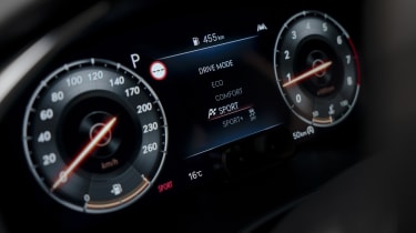 Genesis G70 Shooting Brake dials - Sport mode