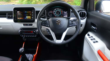 Suzuki Ignis - interior