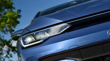 Volkswagen Golf facelift headlights