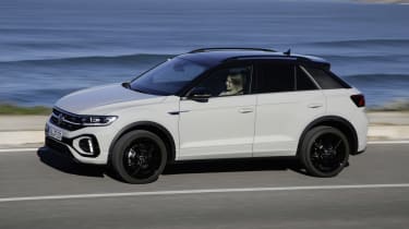 Volkswagen T-Roc facelift driving 