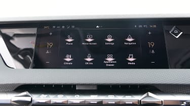 DS 4 hatchback UK infotainment