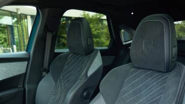 Peugeot 3008 front seats