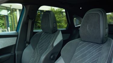 Peugeot 3008 front seats