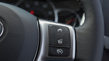 Toyota Yaris steering wheel controls 