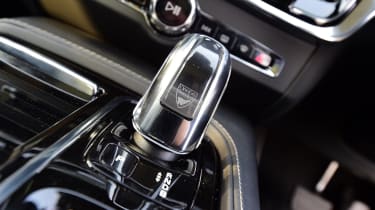 Attention to detail is excellent – the gearknob is made from real crystal, for example