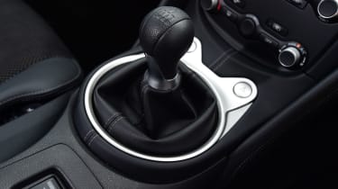 Nissan 370Z coupe centre console