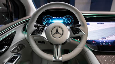 Mercedes EQE SUV - hyperscreen
