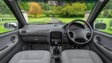 Kia Sportage Mk1 interior