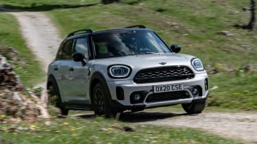 Facelifted 2020 MINI Countryman Cooper SE - front dynamic
