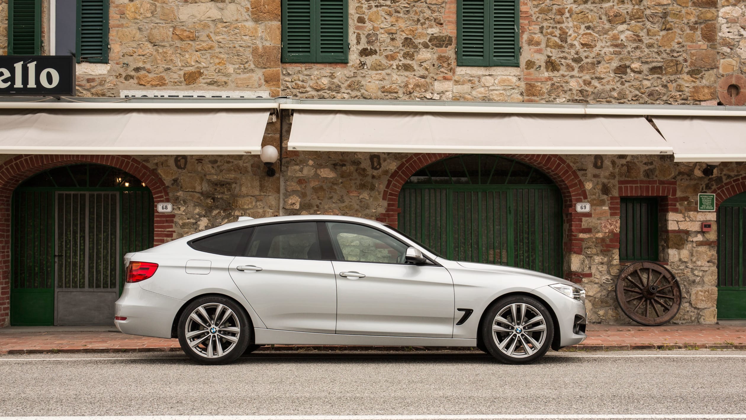 BMW 3 Series GT hatchback 2013 pictures | Carbuyer