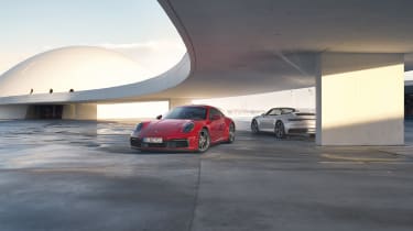 Porsche 911 Carrera 4 Coupe &amp; Cabriolet 