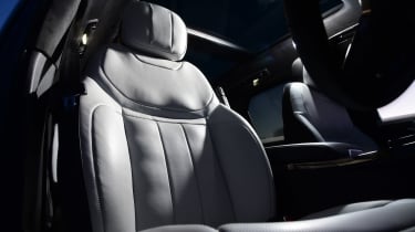 Range Rover Sport P510e 2023 front seats