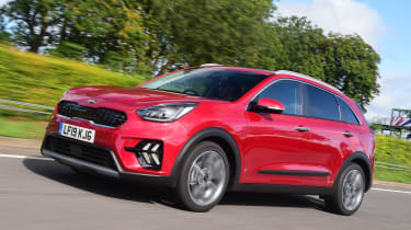 Kia Niro SUV front 3/4 tracking