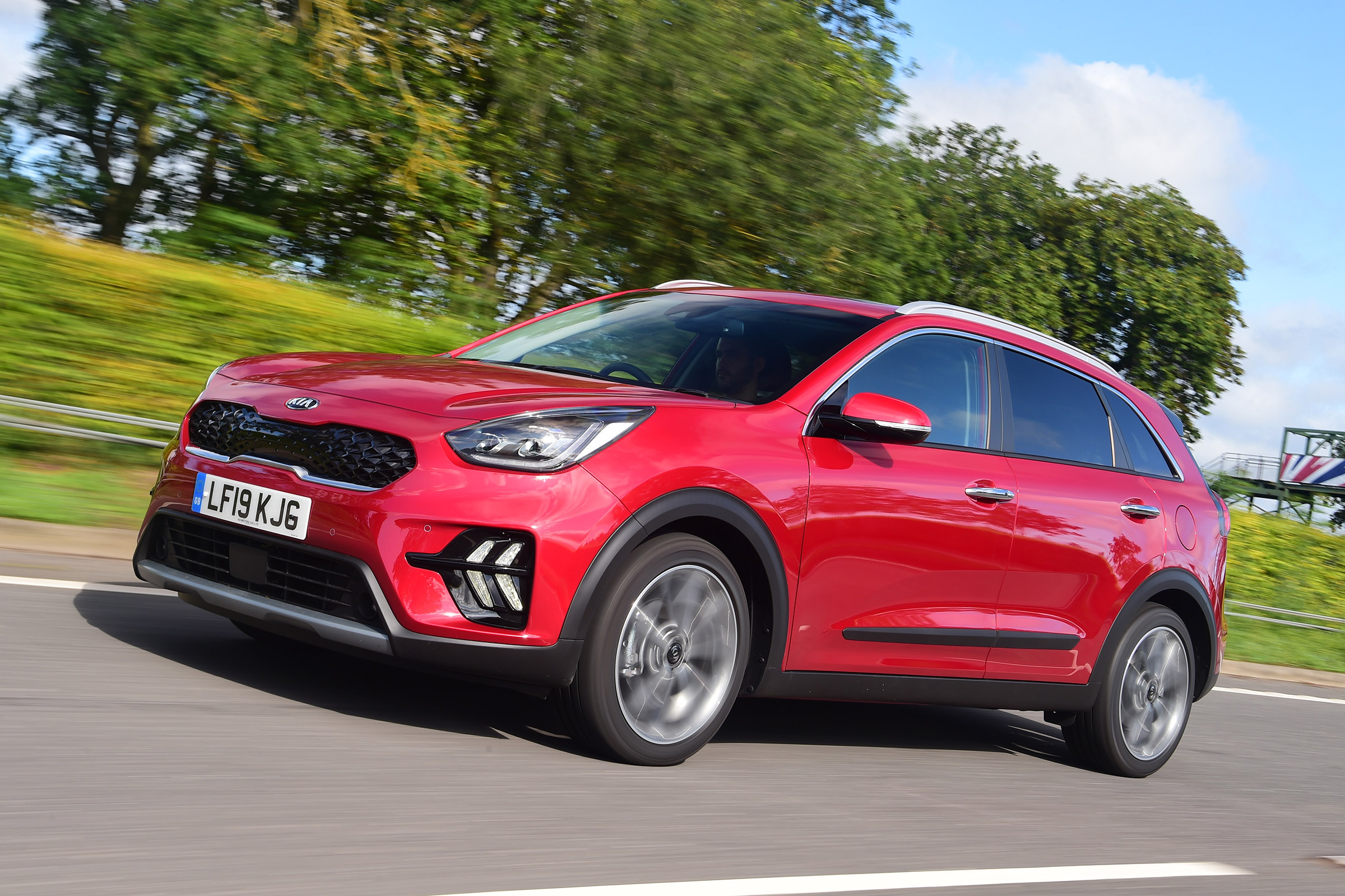 kia-niro-suv-review-pictures-carbuyer