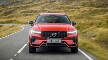 Volvo XC60 Recharge hybrid front tracking