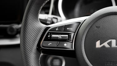 2021 Kia Ceed steering wheel buttons