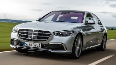 Mercedes S-Class saloon front 3/4 tracking
