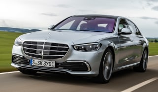Mercedes S-Class saloon front 3/4 tracking