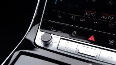 Audi Q8 facelift centre console