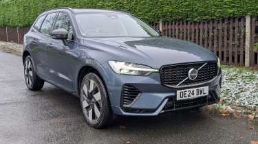 Volvo XC60 T6 front 3/4 static