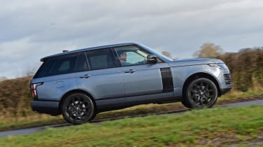 2020 Range Rover Vogue P400 - Side profile