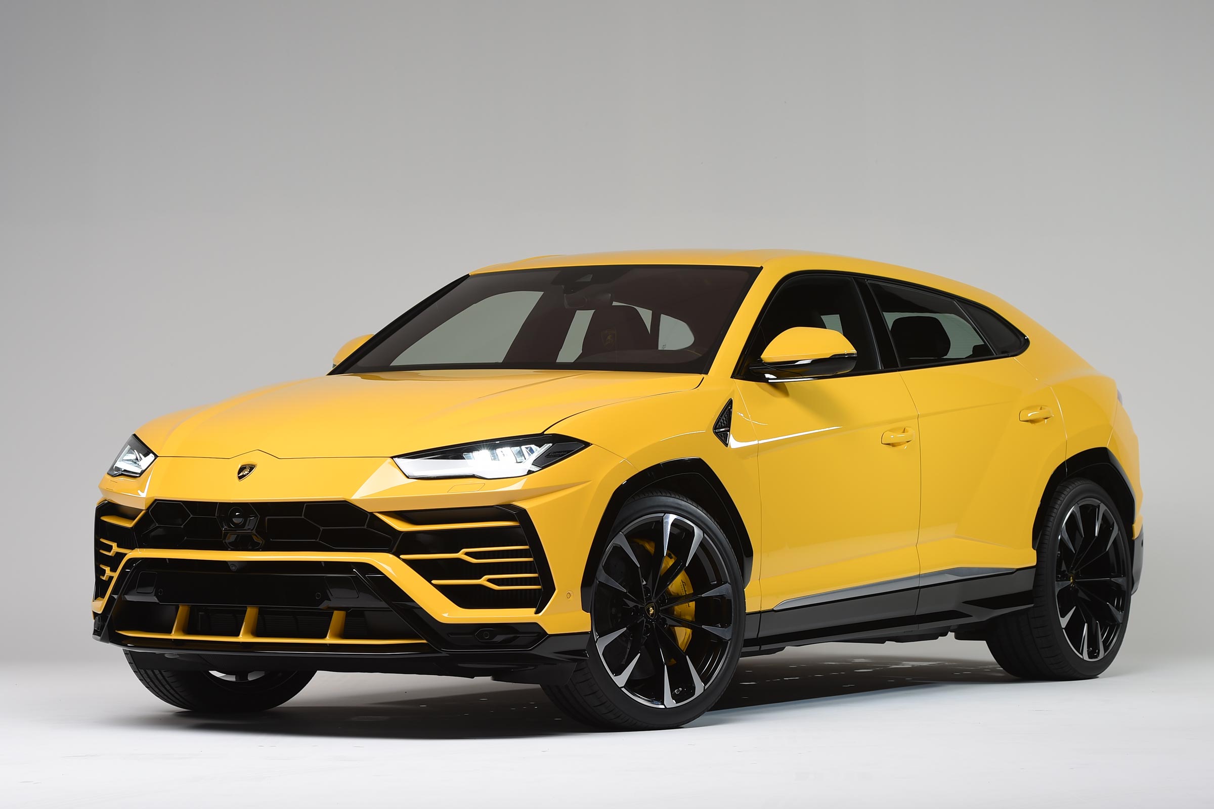 Lamborghini Urus 2018 images | Carbuyer