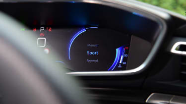 Peugeot 508 SW estate speedometer