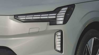 Volvo EX90 headlight