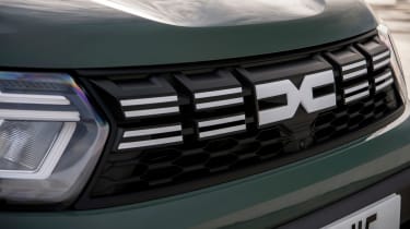 Dacia Duster SUV grille