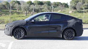 Tesla Model Y 2025 facelift spy shot profile