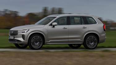 Volvo XC90 front side